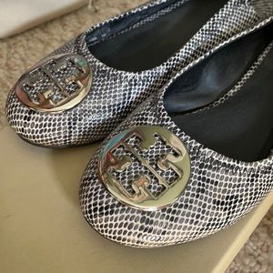TORY BURCH Reva Snakeskin Leather Logo Ballet Flat